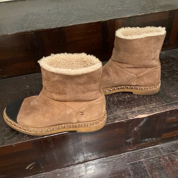 Chanel suede shearling cap toe winter boots/ TAKING OFFERS - Picture 2 of 12